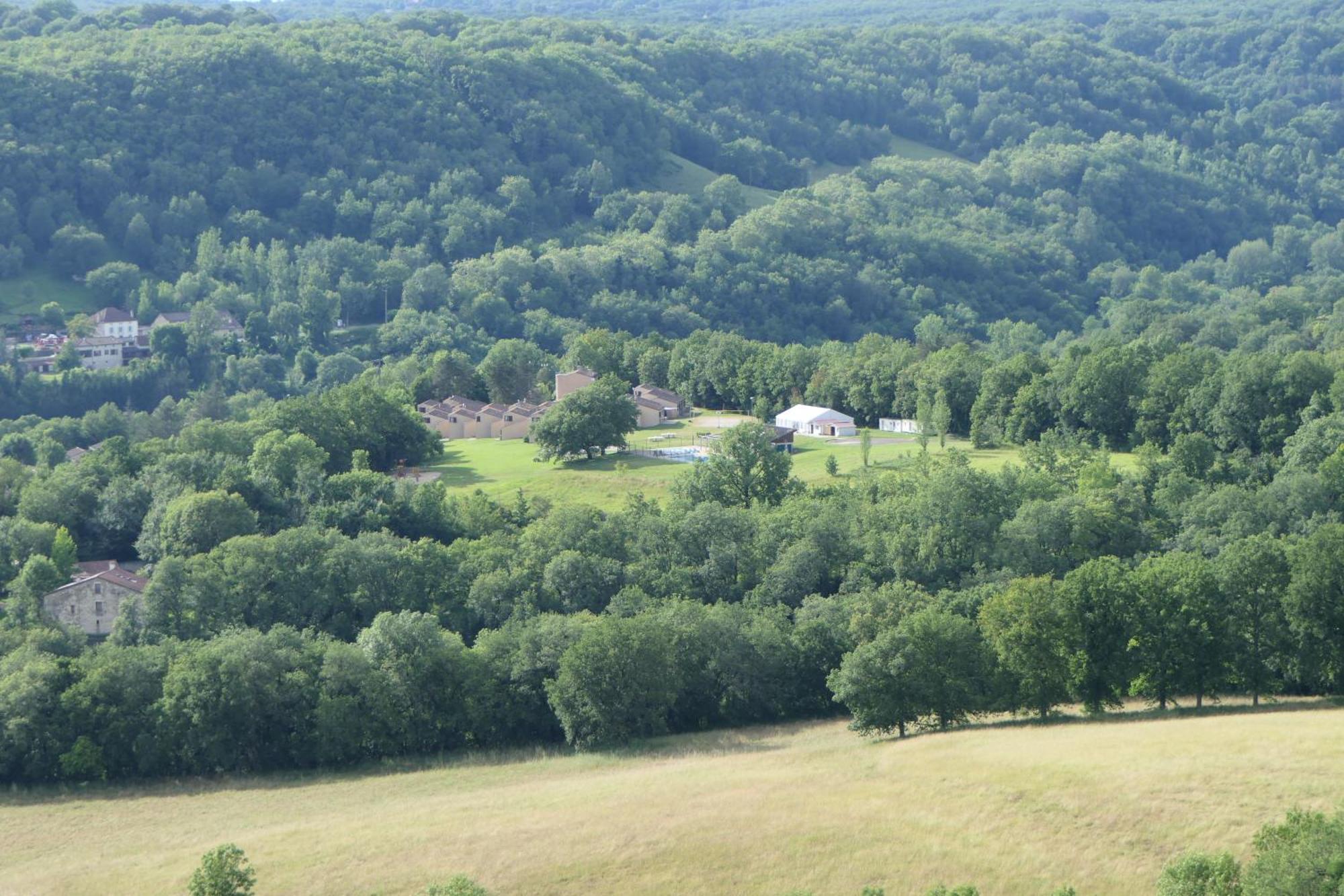 Village Bord De Ciel Caylus Exterior photo
